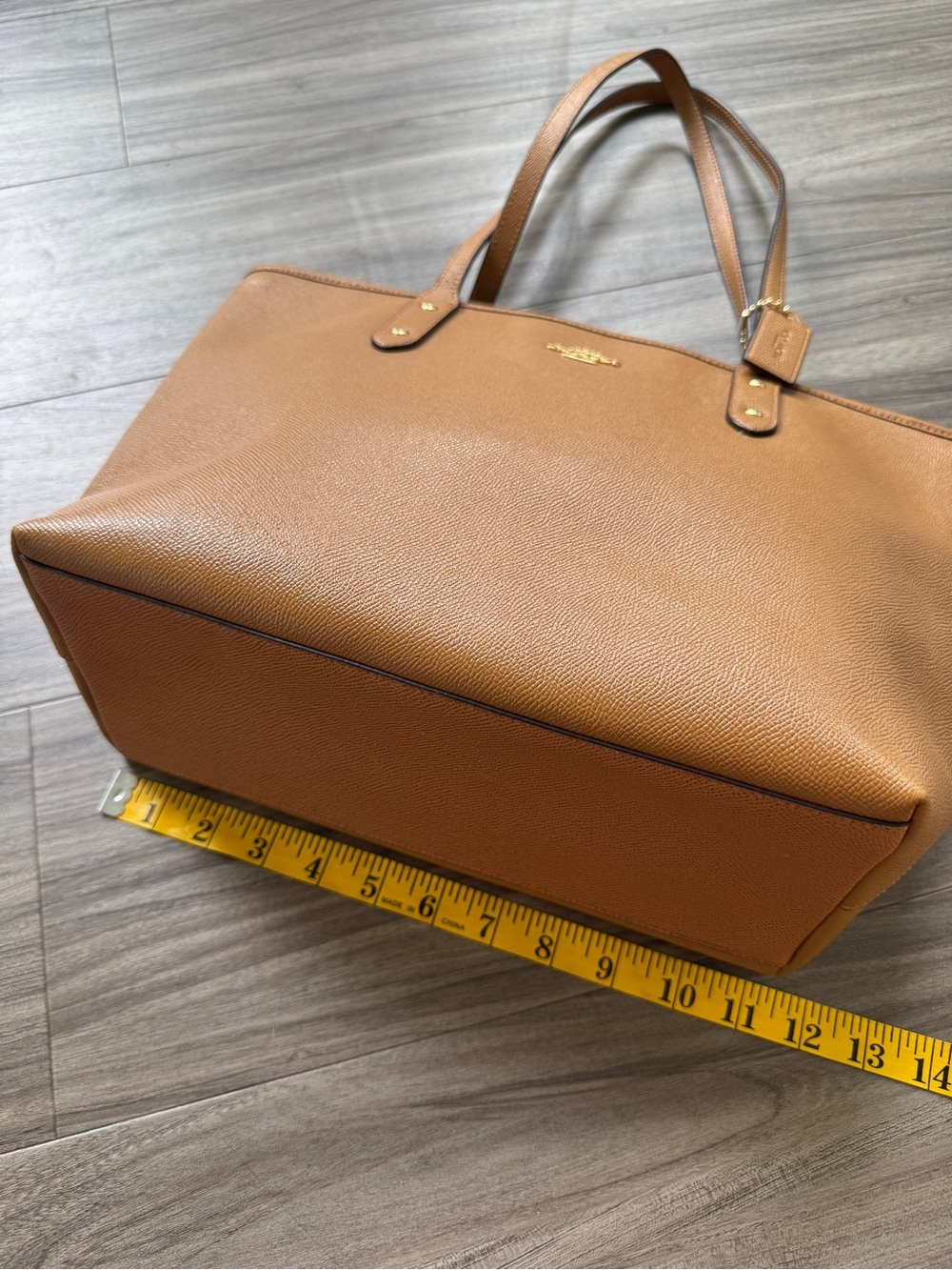 Coach Tan Leather Tote with Gold Logo - Picture 7 of 8